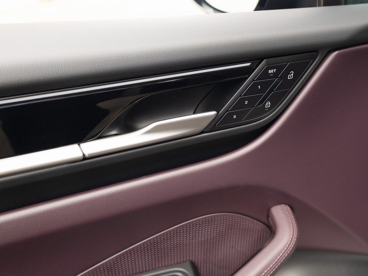 2025 Porsche Macan 4S