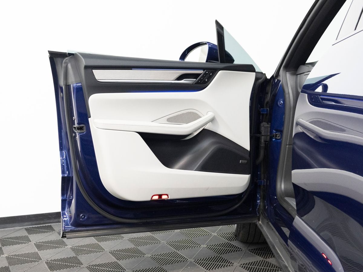 2025 Porsche Macan 4S Electric