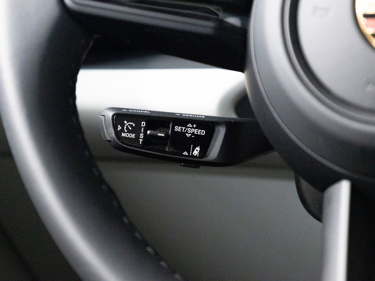 2025 Porsche Macan 4S Electric