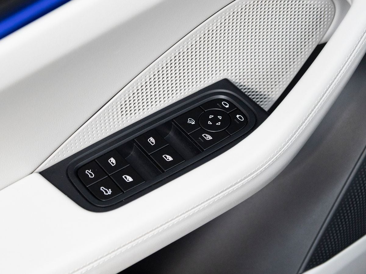 2025 Porsche Macan 4S Electric