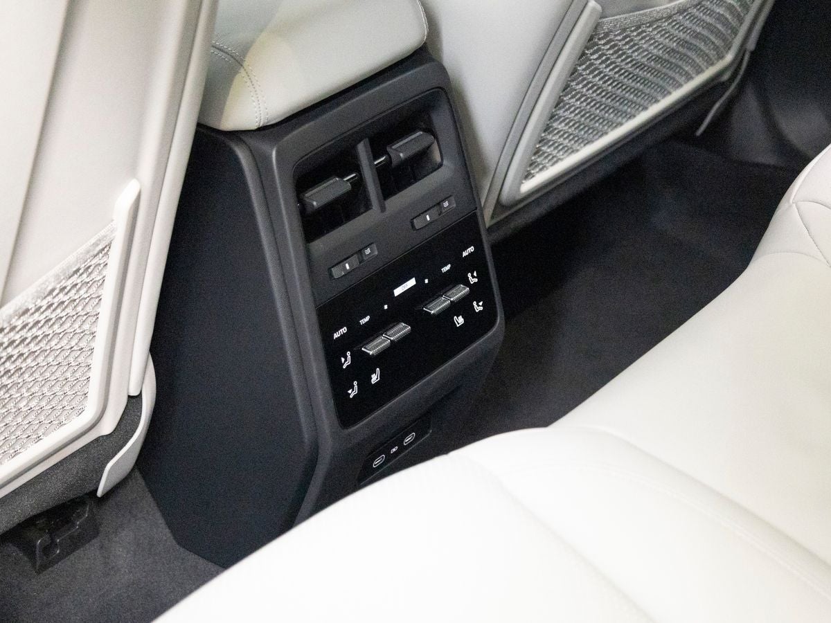 2025 Porsche Macan 4S Electric