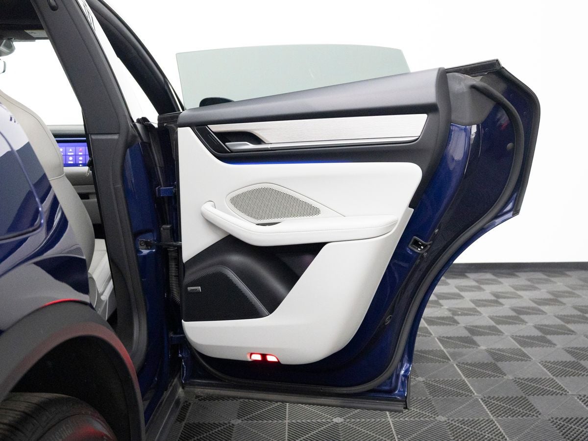 2025 Porsche Macan 4S Electric