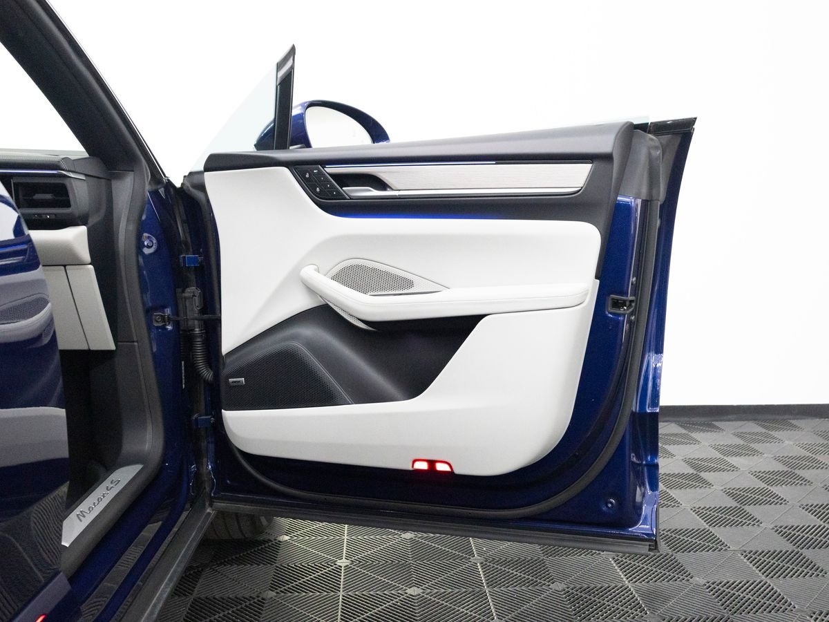 2025 Porsche Macan 4S Electric