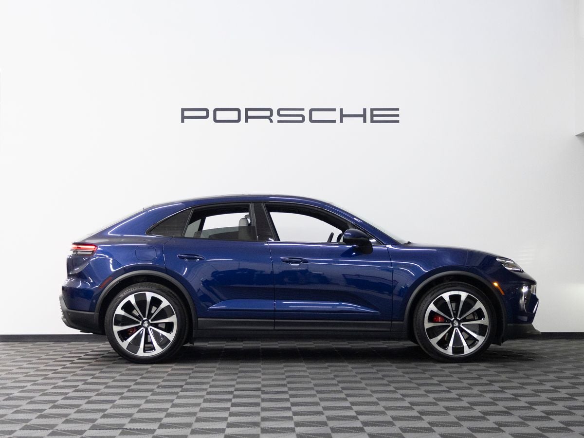 2025 Porsche Macan 4S Electric