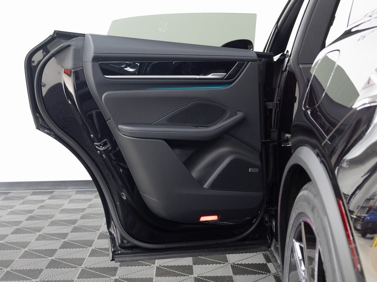 2025 Porsche Macan 4S Electric