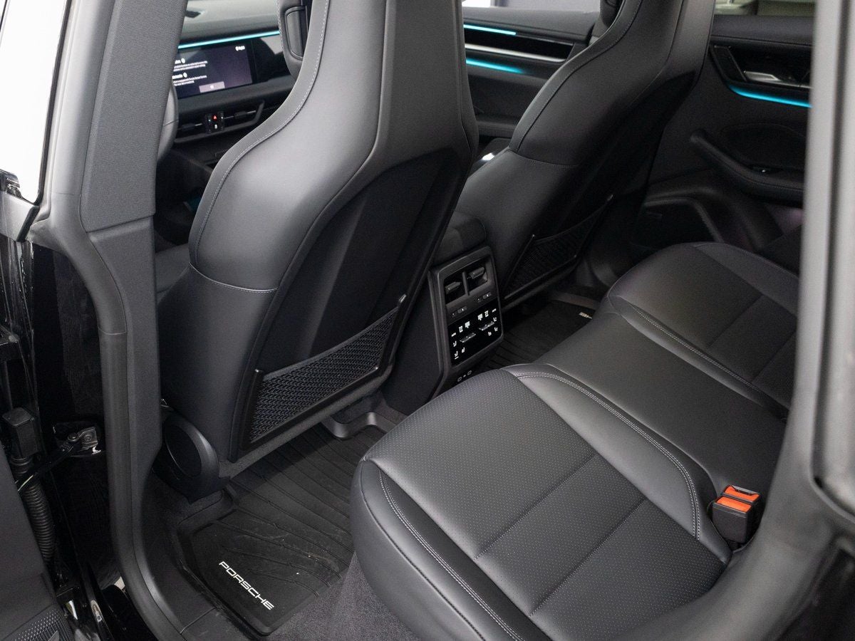 2025 Porsche Macan 4S Electric