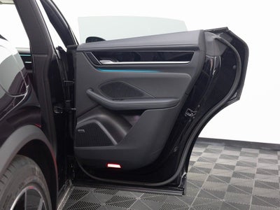 2025 Porsche Macan 4S Electric