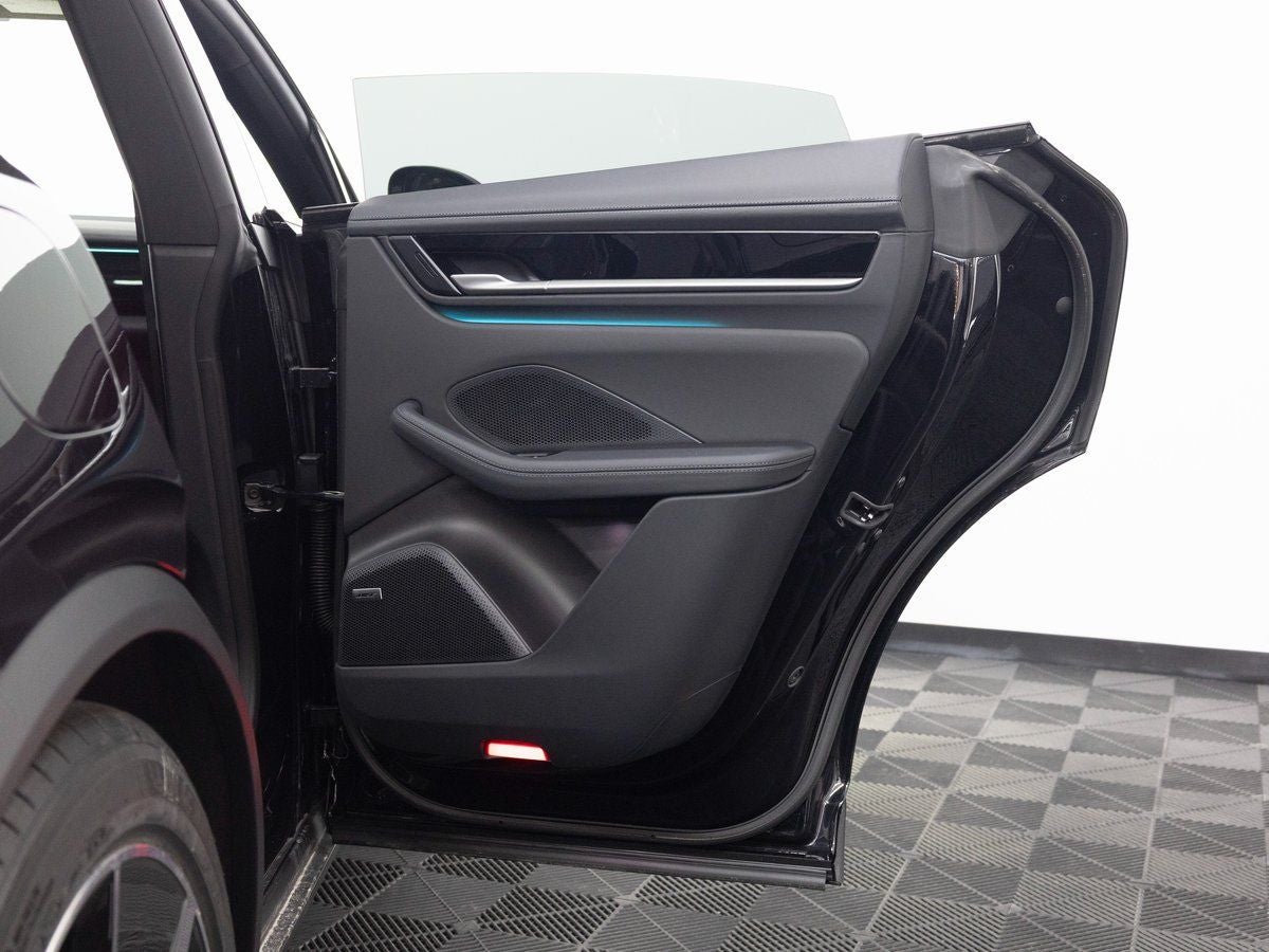 2025 Porsche Macan 4S Electric