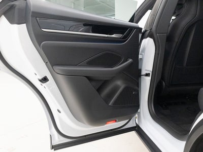 2025 Porsche Macan 4S