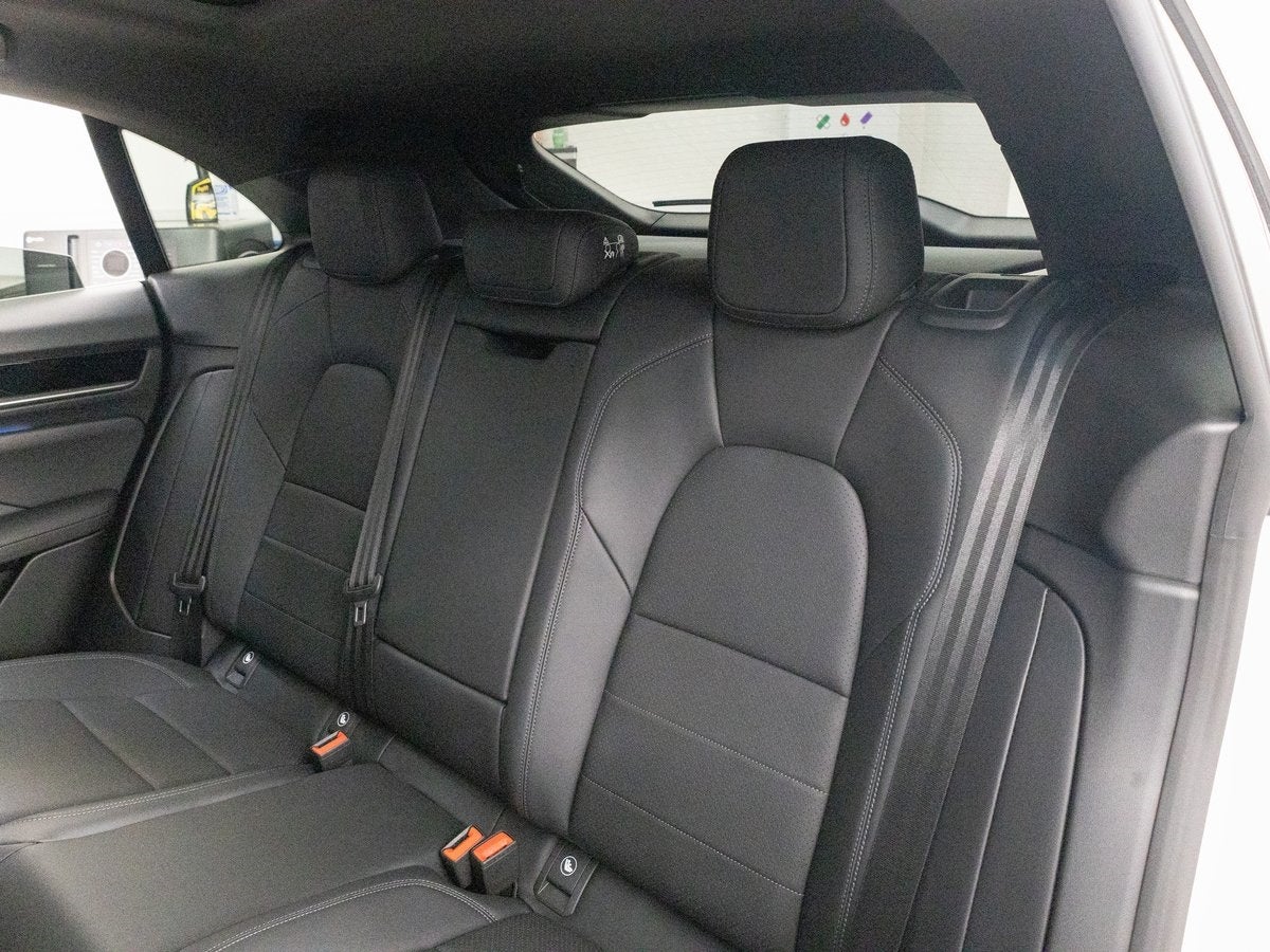 2025 Porsche Macan 4S