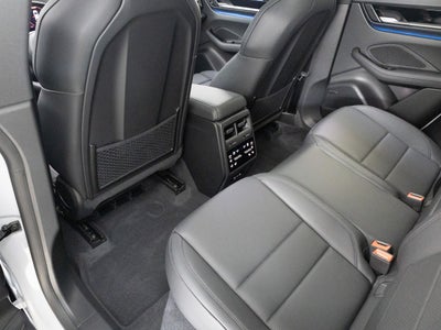 2025 Porsche Macan 4S