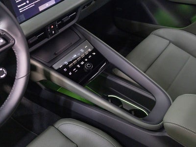 2025 Porsche Macan Turbo