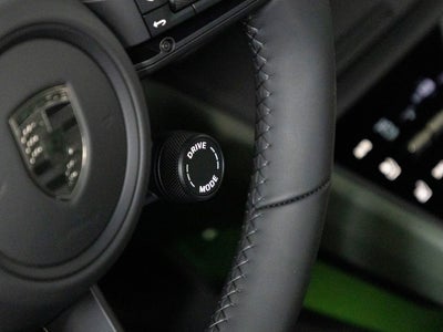 2025 Porsche Macan Turbo