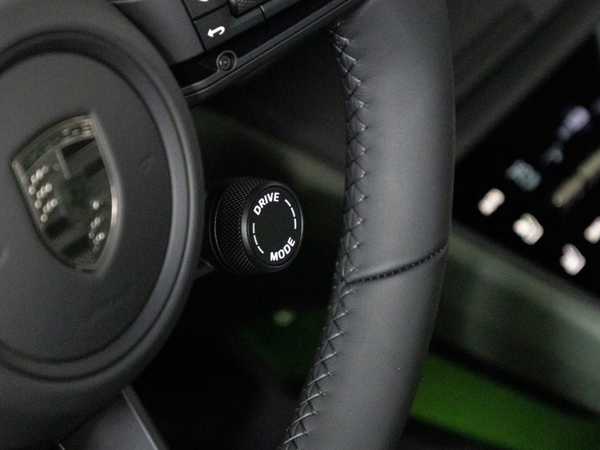 2025 Porsche Macan Turbo