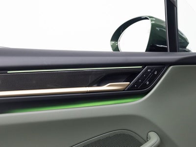 2025 Porsche Macan Turbo