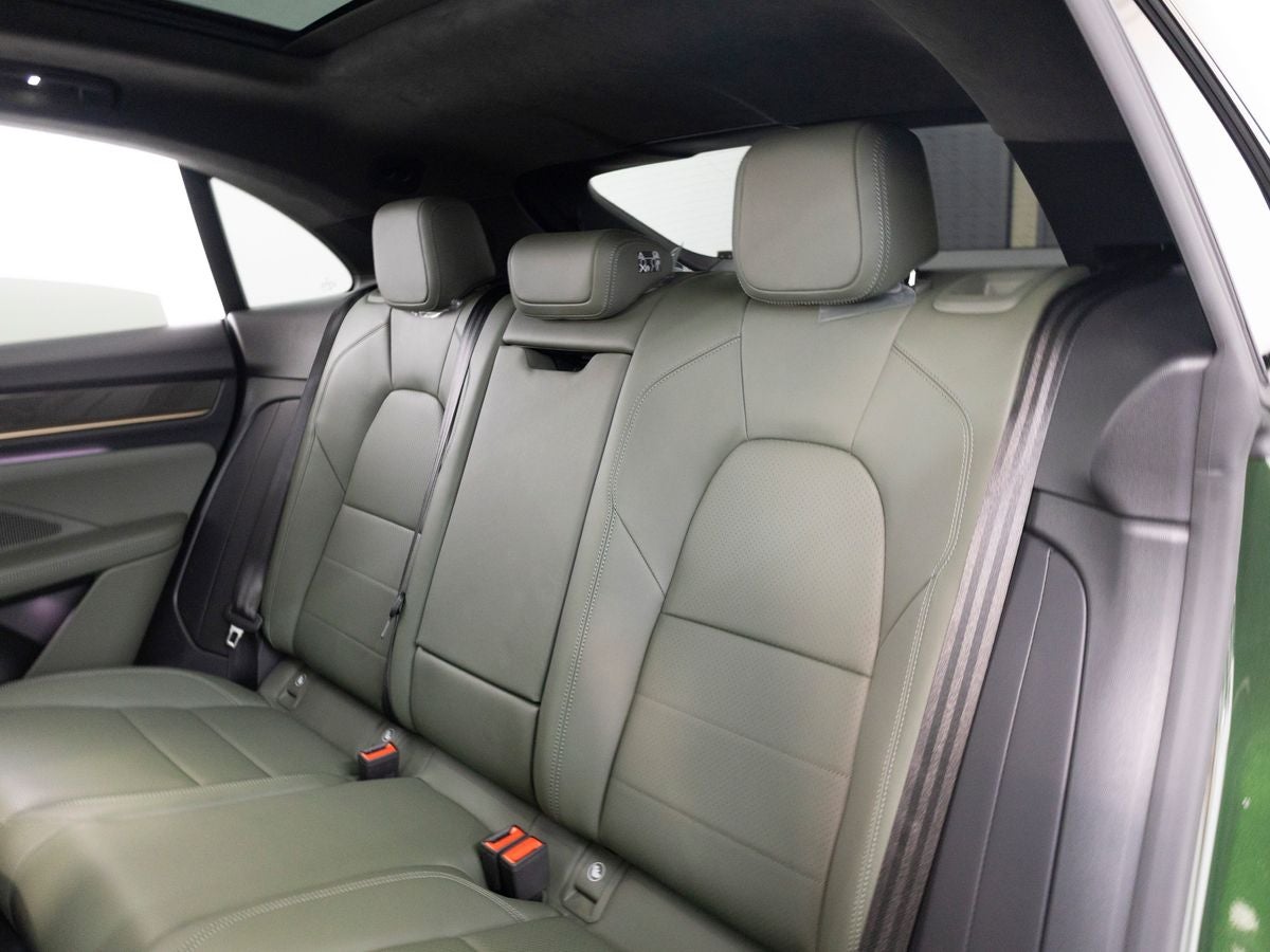 2025 Porsche Macan Turbo