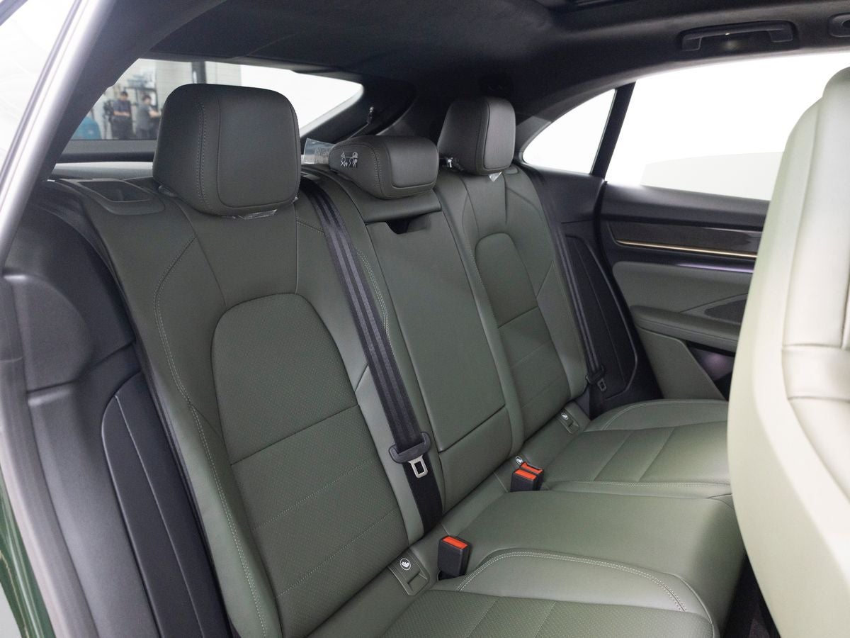 2025 Porsche Macan Turbo