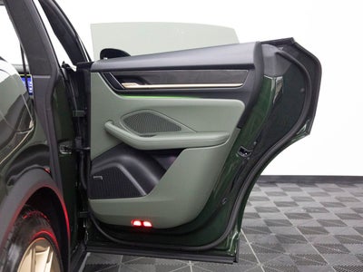 2025 Porsche Macan Turbo