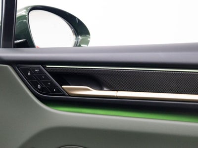 2025 Porsche Macan Turbo