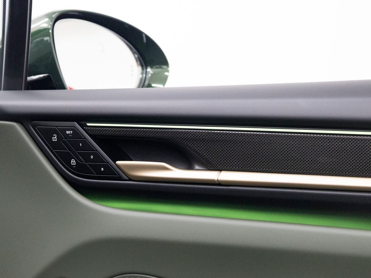 2025 Porsche Macan Turbo