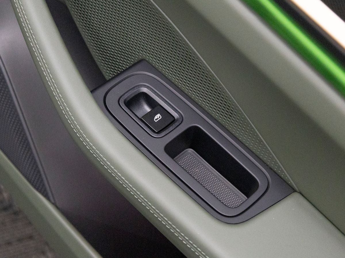 2025 Porsche Macan Turbo