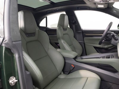 2025 Porsche Macan Turbo