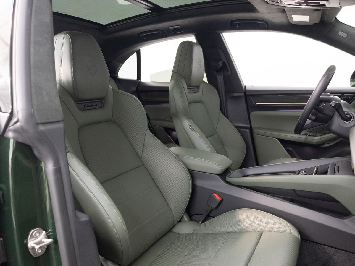 2025 Porsche Macan Turbo