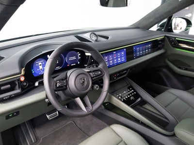 2025 Porsche Macan Turbo