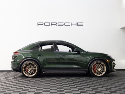 2025 Porsche Macan Turbo