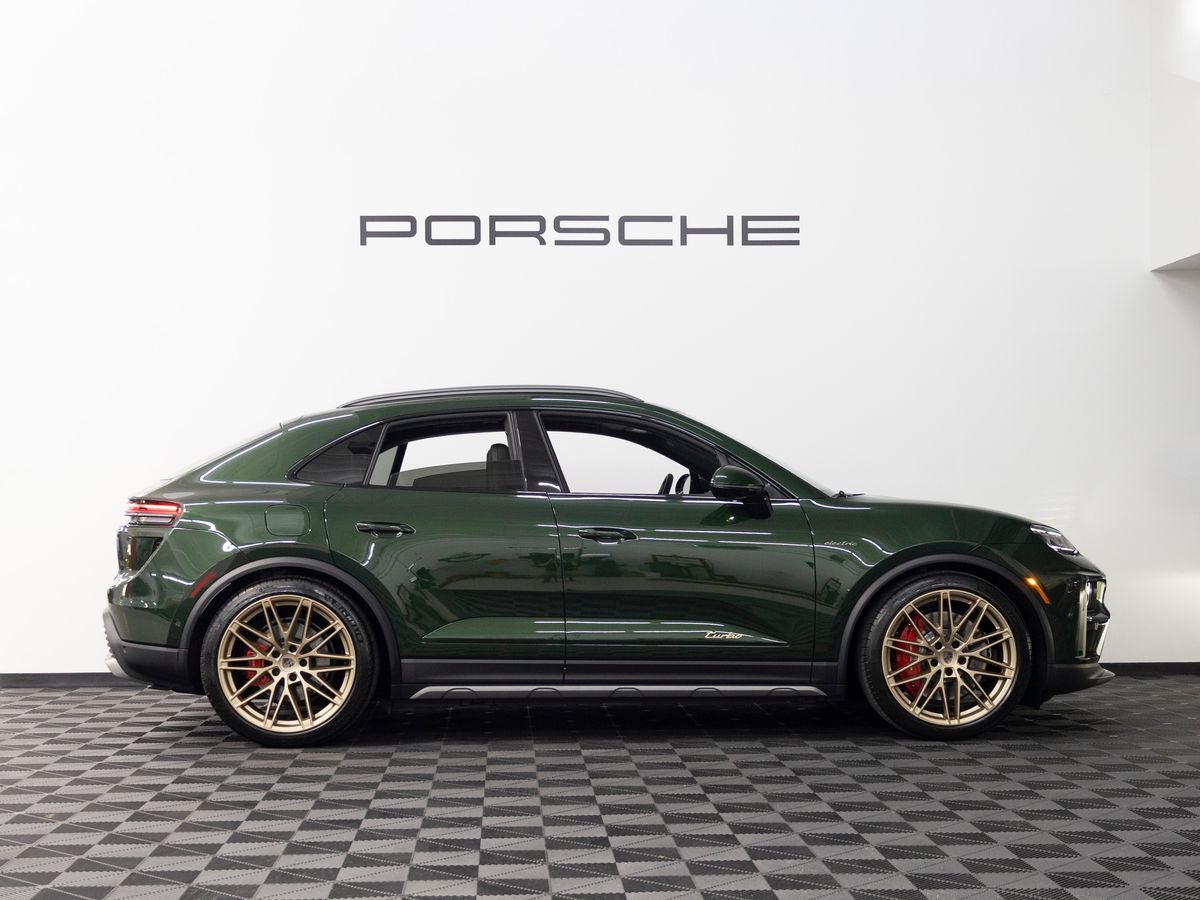 2025 Porsche Macan Turbo