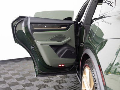 2025 Porsche Macan Turbo