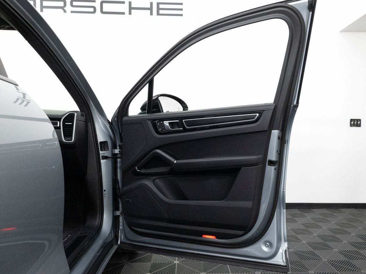 2023 Porsche Cayenne Cayenne GTS