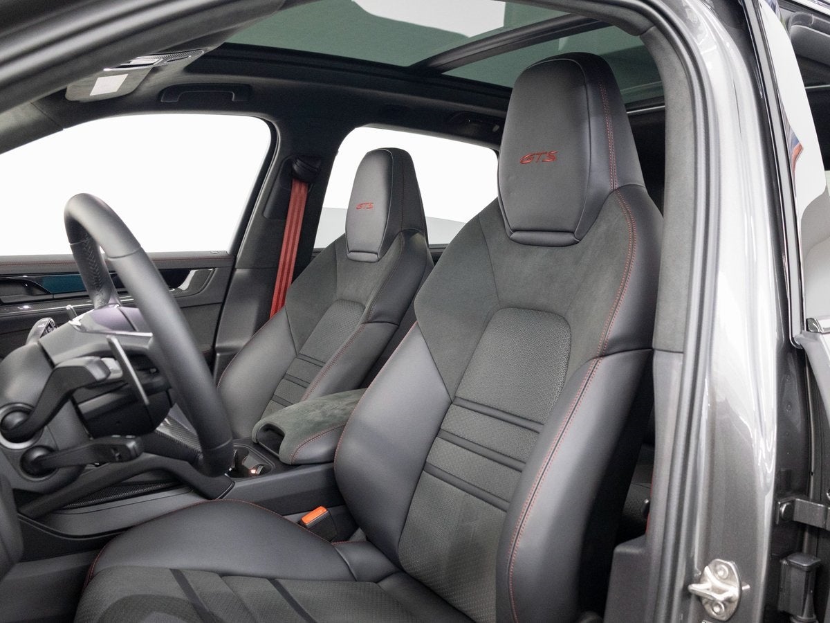 2025 Porsche Cayenne GTS