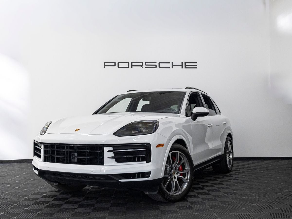2024 Porsche Cayenne S's photo