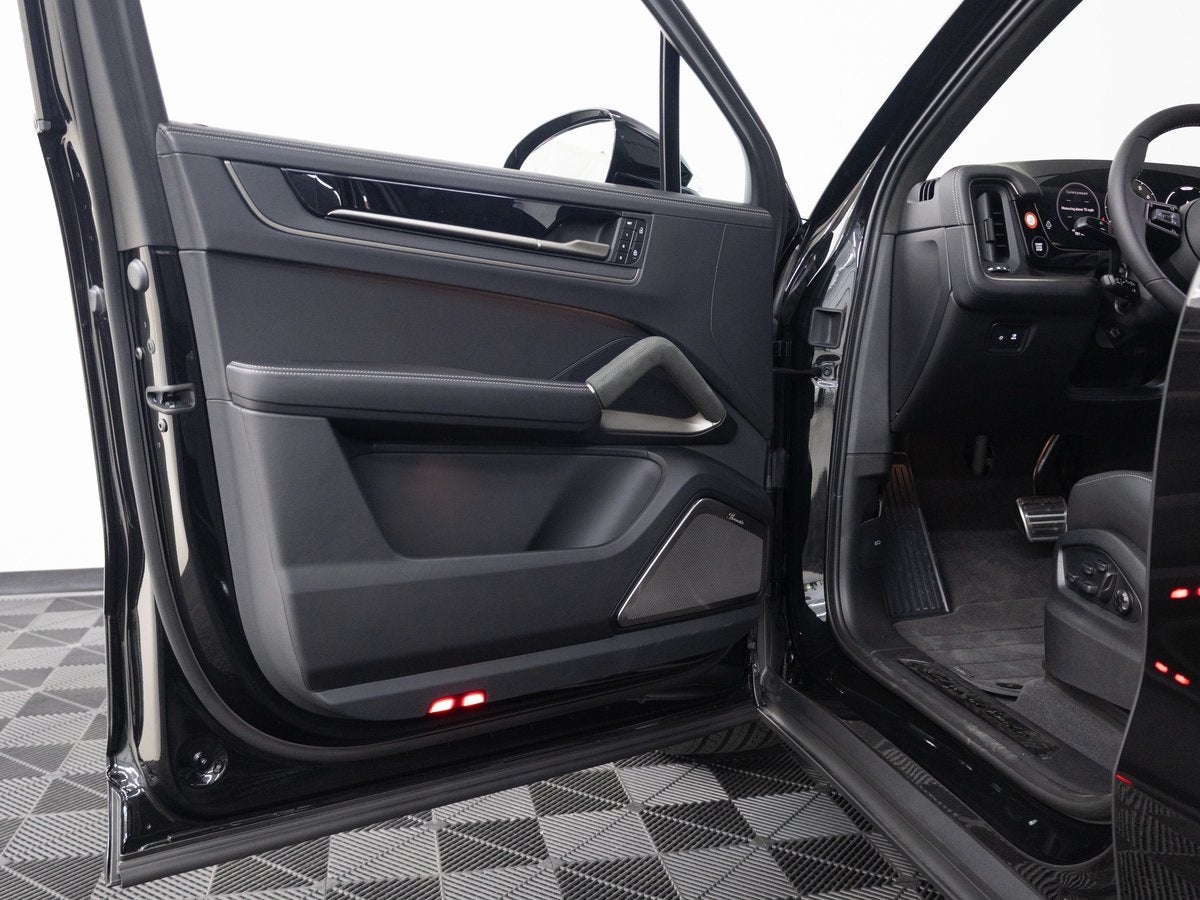 2025 Porsche Cayenne Turbo