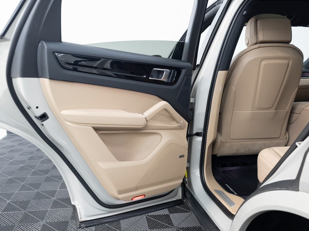 2022 Porsche Cayenne Base