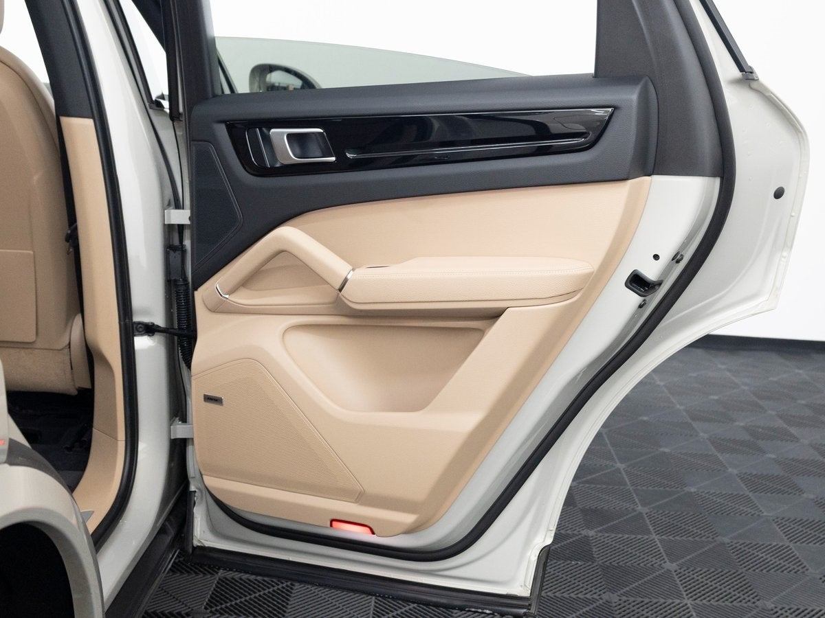 2022 Porsche Cayenne Base