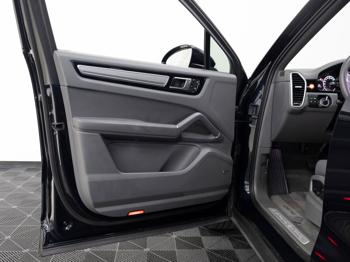 2023 Porsche Cayenne Coupe Platinum Edition