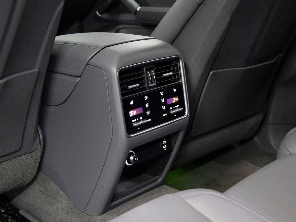 2023 Porsche Cayenne Coupe Platinum Edition