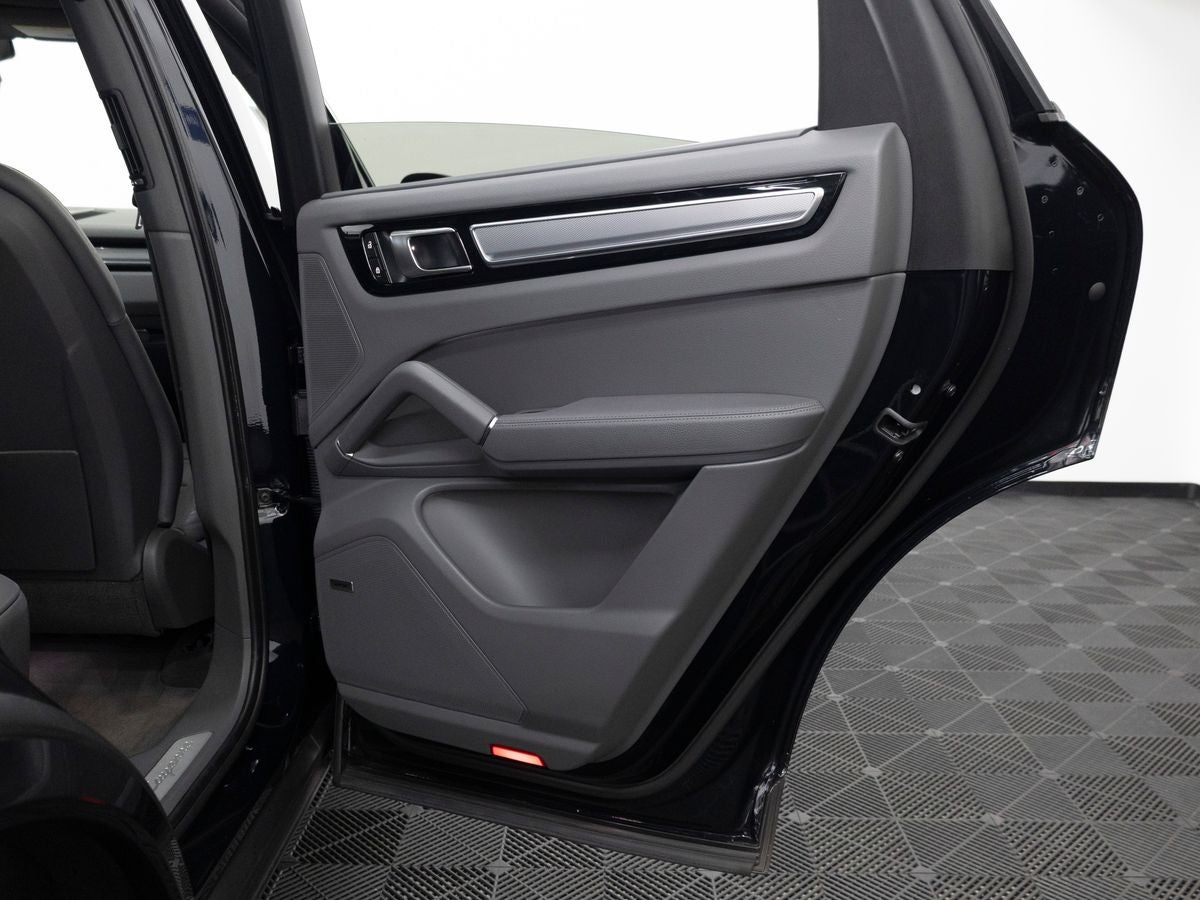2023 Porsche Cayenne Coupe Platinum Edition
