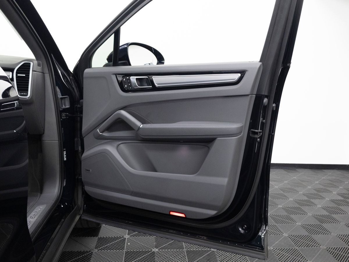 2023 Porsche Cayenne Coupe Platinum Edition