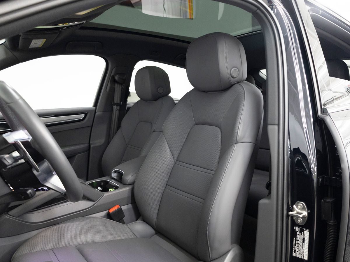 2023 Porsche Cayenne Coupe Platinum Edition