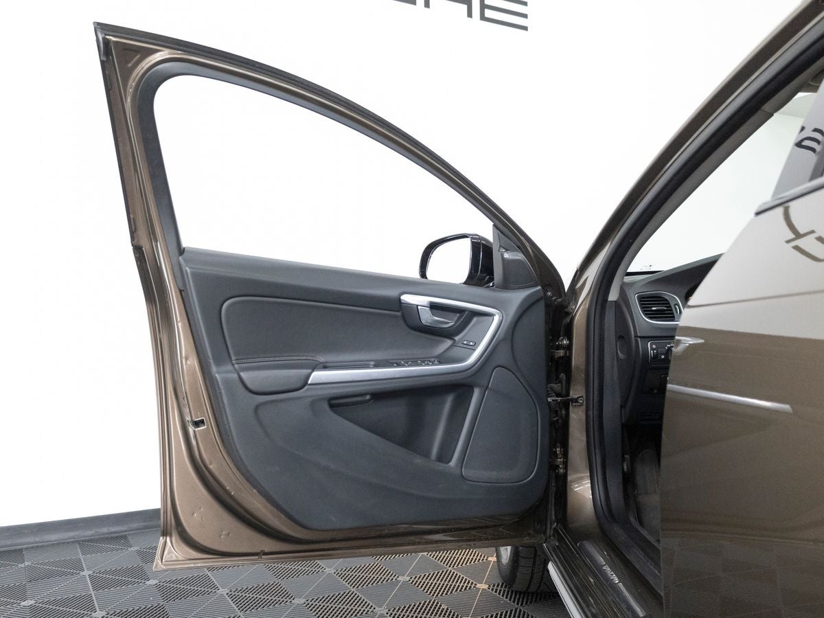 2016 Volvo V60 Cross Country T5
