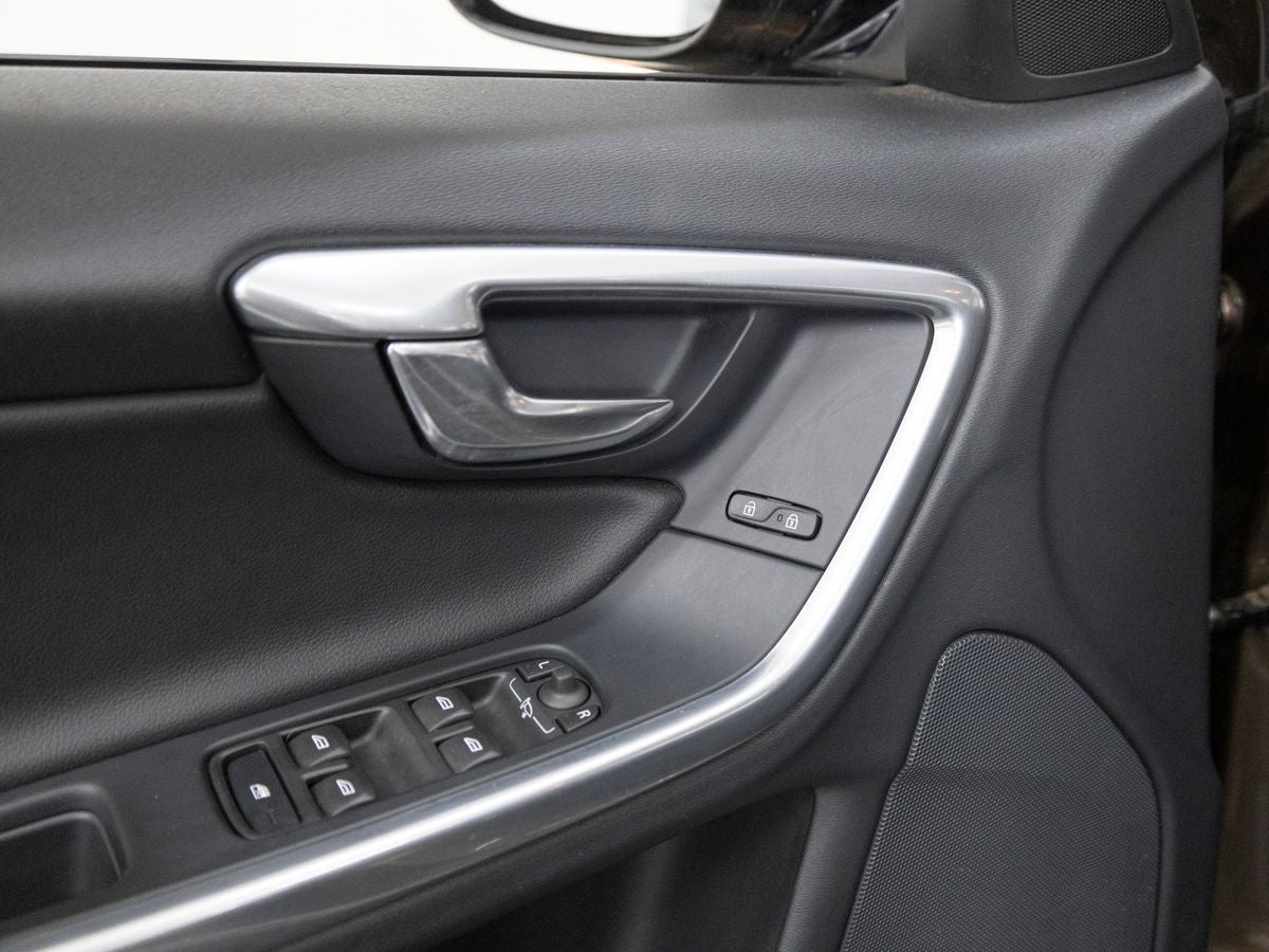 2016 Volvo V60 Cross Country T5