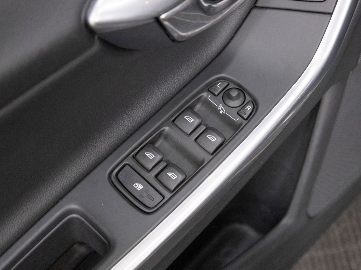 2016 Volvo V60 Cross Country T5