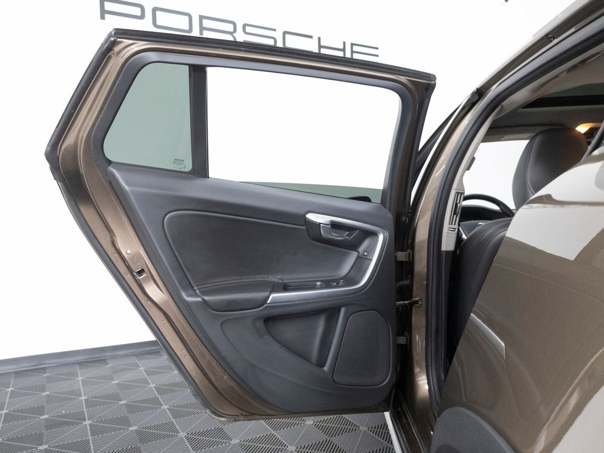 2016 Volvo V60 Cross Country T5
