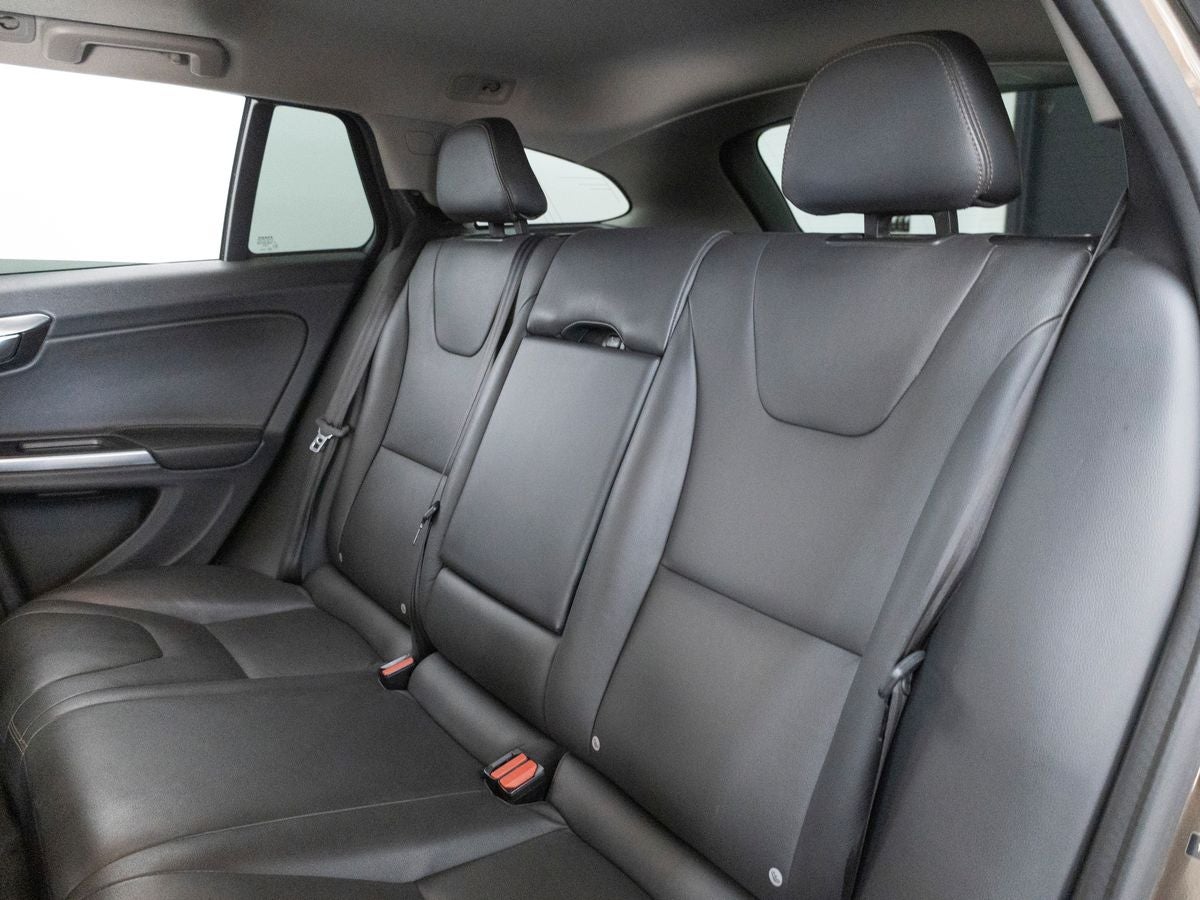 2016 Volvo V60 Cross Country T5