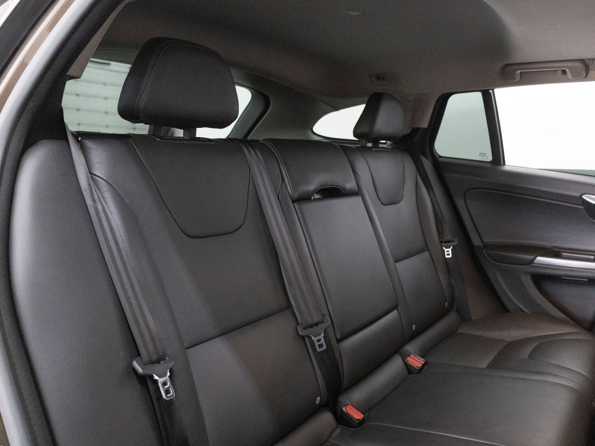 2016 Volvo V60 Cross Country T5