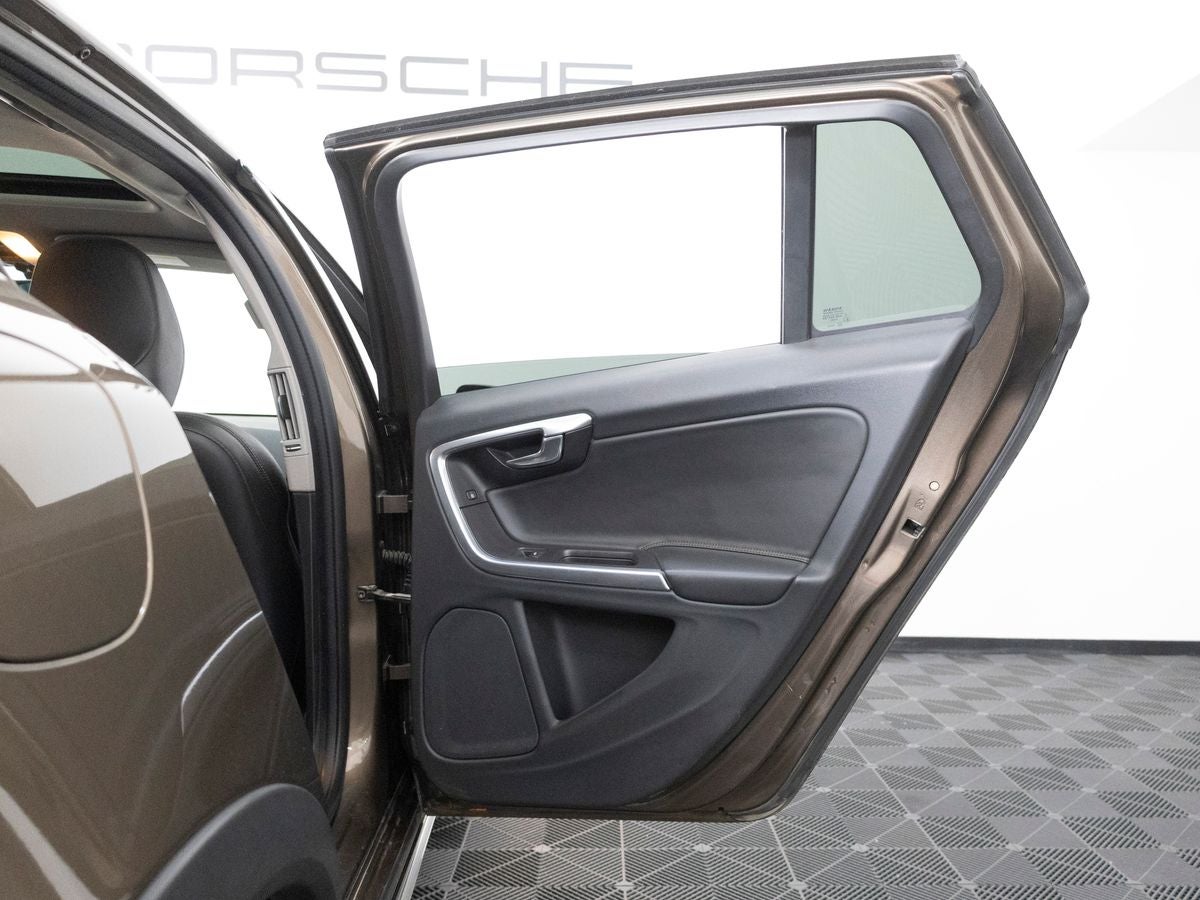 2016 Volvo V60 Cross Country T5