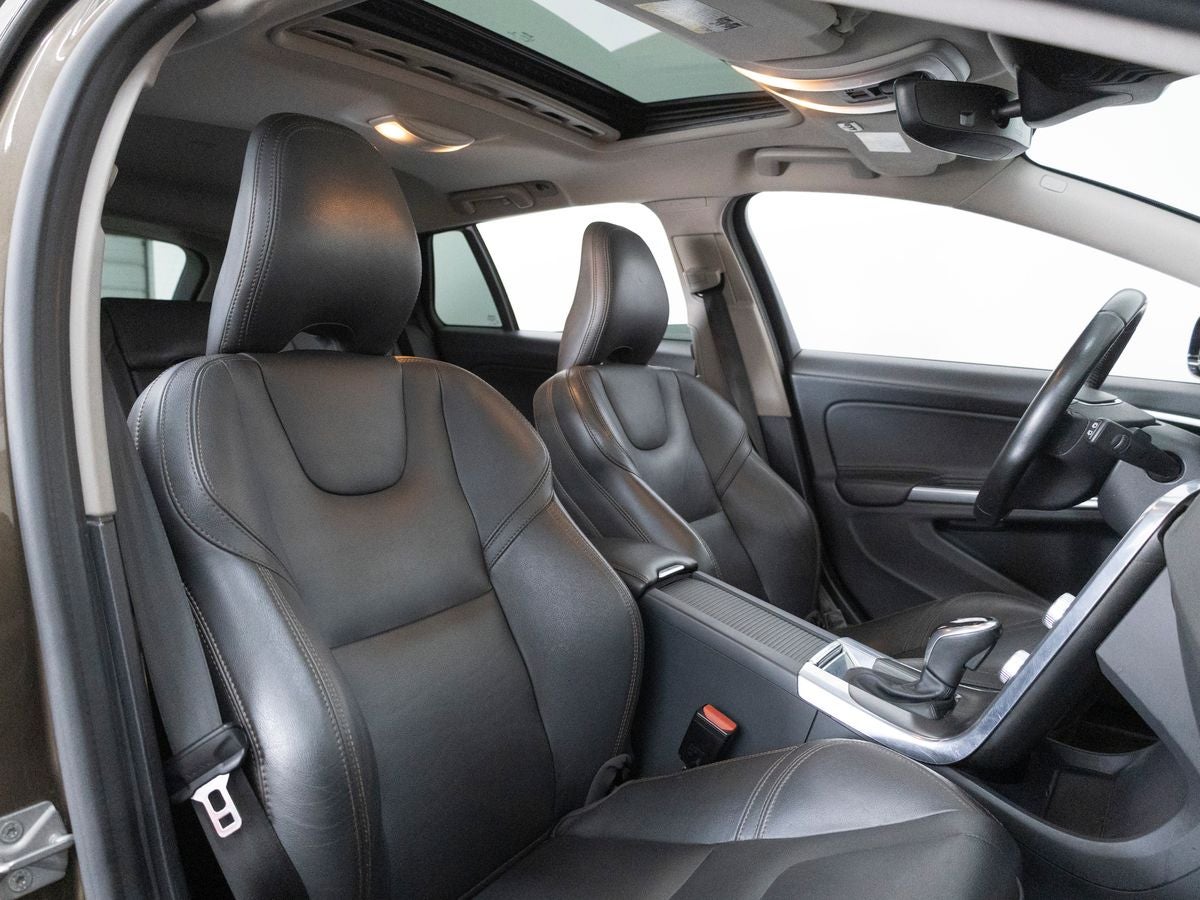 2016 Volvo V60 Cross Country T5